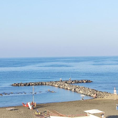 Apartment With Seaview Casa Davidoff Lido di Ostia Exterior foto
